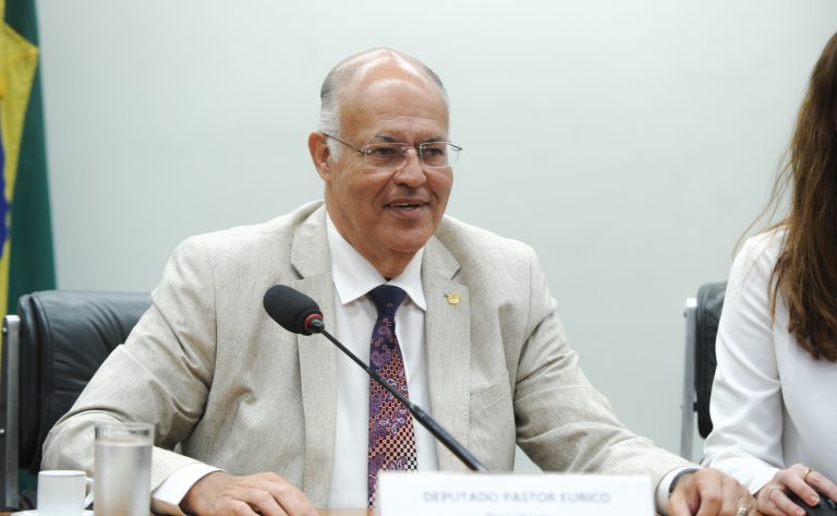 Instalação da comissão e eleição de presidente e vice-presidentes. Dep. Pastor Eurico (PL-PE)