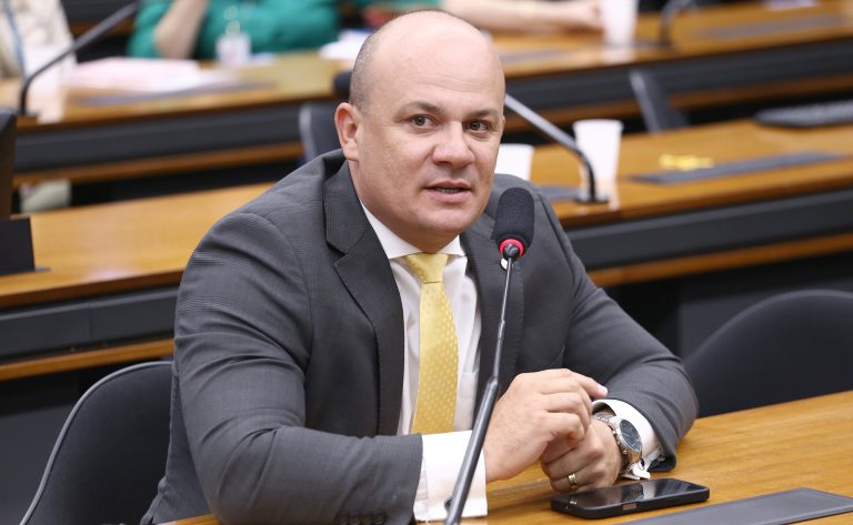 Instalação da comissão e eleição de presidente e vice-presidentes. Dep. Cabo Gilberto Silva (PL - PB)