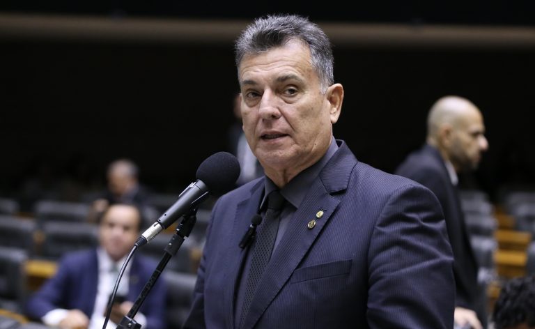 Deputado Coronel Meira fala ao microfone