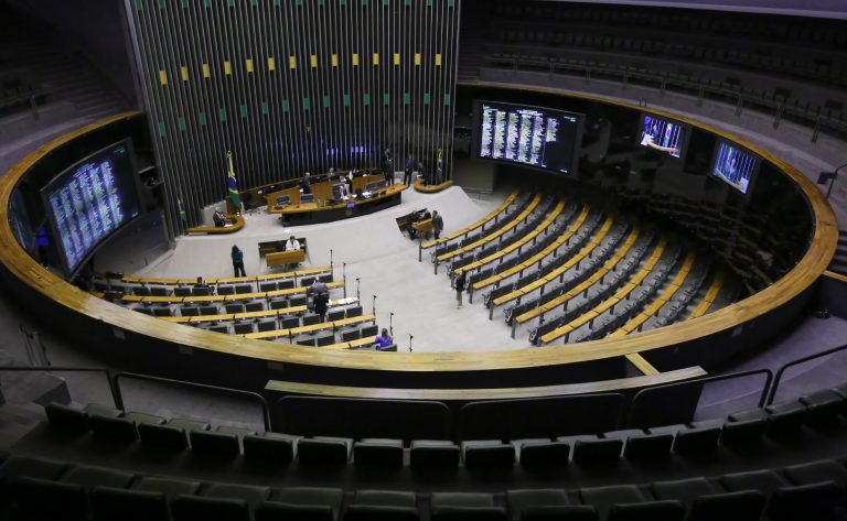 Discussão e votação de propostas legislativas.