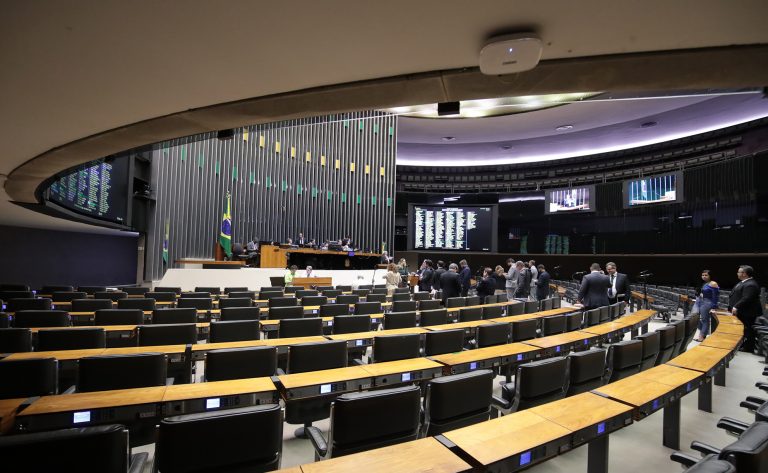 Discussão e votação de propostas legislativas.