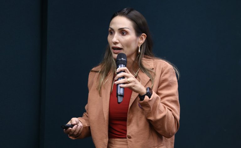 Audiência Pública – Assistência Fisioterapêutica em Obstetrícia. Presidente - Associação Brasileira de Fisioterapia em Saúde da Mulher - ABRAFISM, Ana Carolina Pitangui