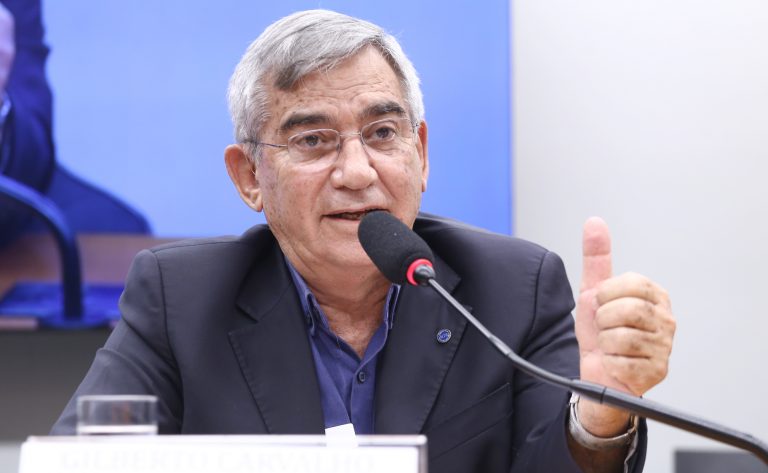 Audiência Pública - A Realidade dos entregadores de aplicativo no Brasil. Secretário Nacional de Economia Solidária do Ministério do Trabalho e Emprego, Gilberto Carvalho