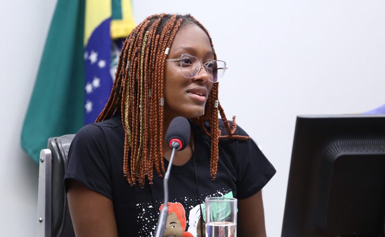 Audiência Pública - Educação Antirracista e Antissexista no Brasil no Novo Plano Nacional de Educação. Estudante Secundarista, Luísa Ariya Souza Paiva