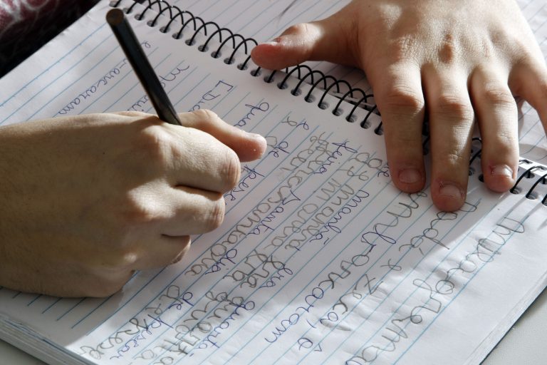 Educação - geral - alfabetização adultos analfabetismo escrita ensino