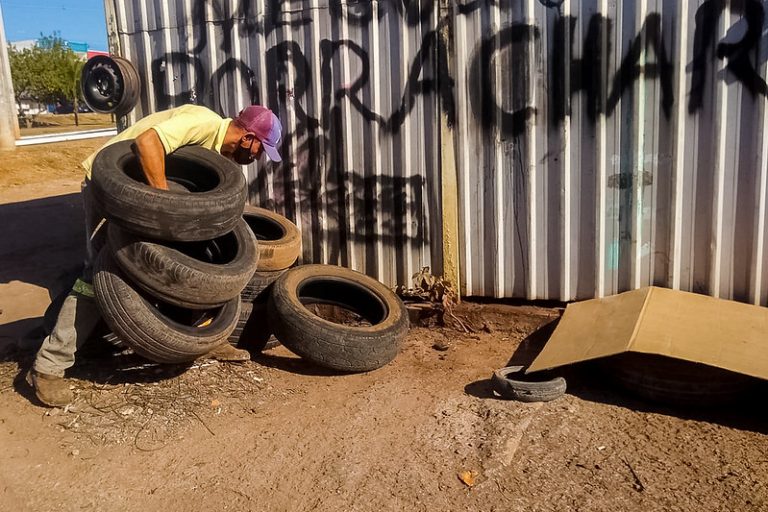 Meio ambiente - lixo e reciclagem - pneus velhos - pneu - Dez toneladas de pneus velhos são recolhidos em São Sebastião
