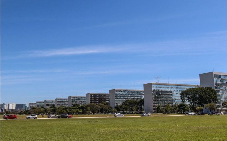 Brasília - monumentos e prédios públicos - Brasília - 22.05.2023 - Foto Esplanada dos Ministérios, em Brasília. Congresso Nacional - Palácio do Congresso Nacional