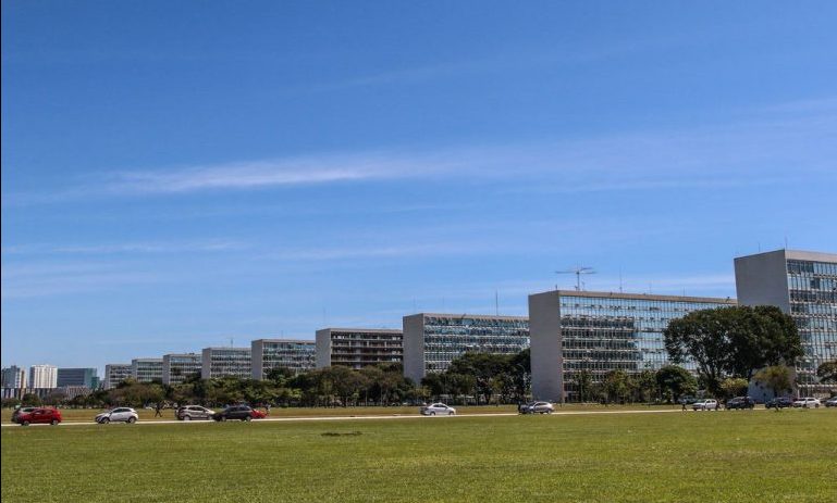 Brasília - monumentos e prédios públicos - Brasília - 22.05.2023 - Foto Esplanada dos Ministérios, em Brasília. Congresso Nacional - Palácio do Congresso Nacional