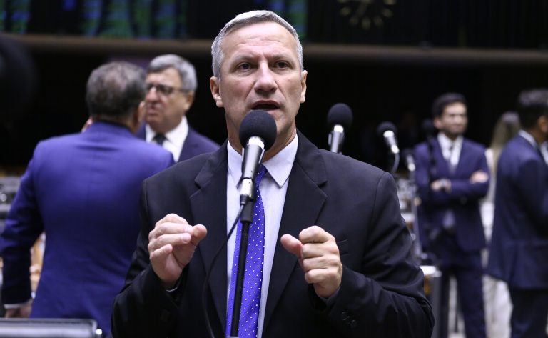 Deputado Sanderson (PL-RS) fala no Plenário da Câmara dos Deputados