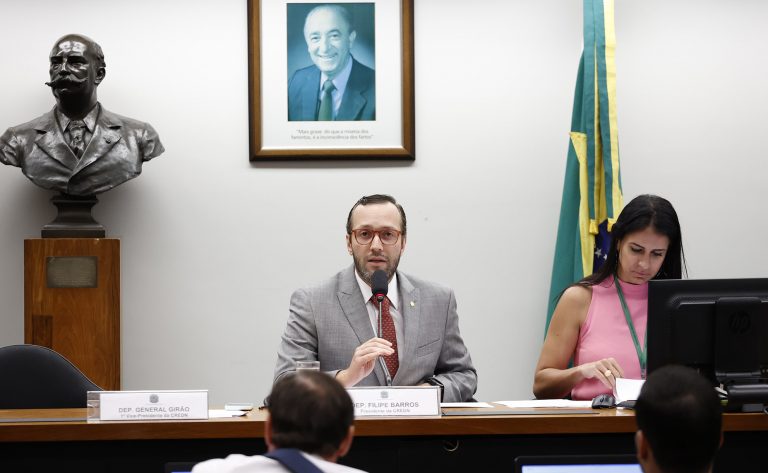 Instalação da comissão e eleição de presidente e vice-presidentes. Dep. Filipe Barros (PL - PR)