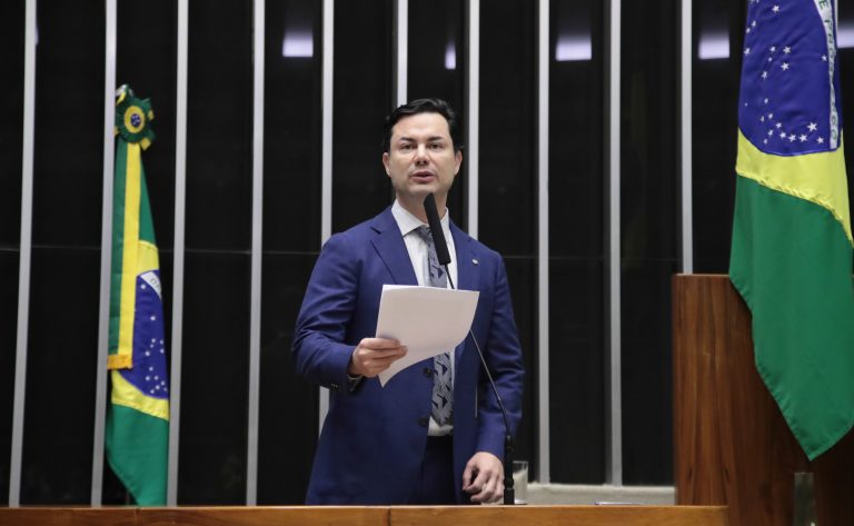 Discussão e votação de propostas legislativas. Dep. Clodoaldo Magalhães (PV-PE).