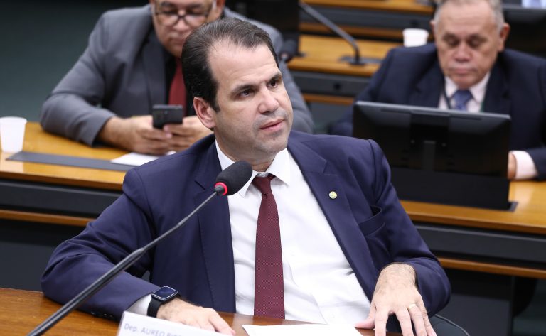 Denúncias de fraudes em repasses para entidades conveniadas ao INSS. Dep. Aureo Ribeiro (SOLIDARIEDADE - RJ)