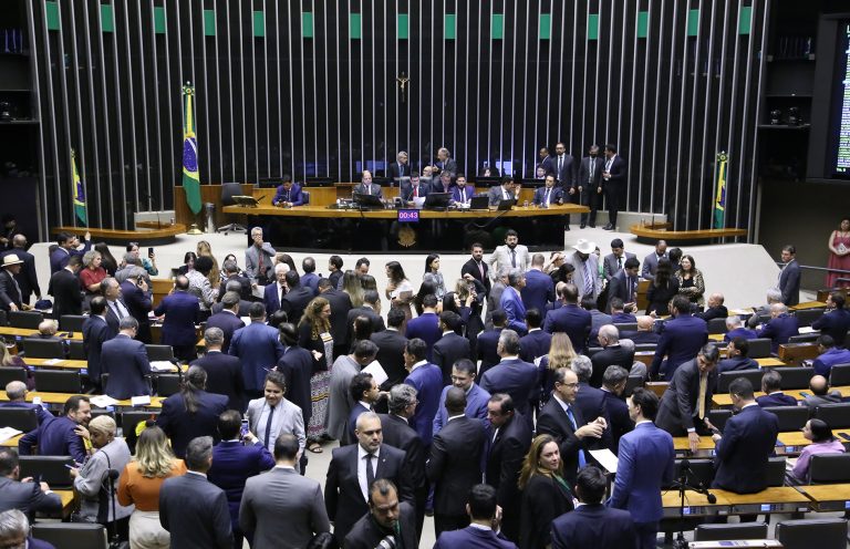 Discussão e Votação de Propostas Legislativas.
