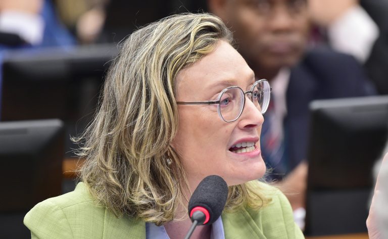 Apreciação de parecer a proposta de suspensão de mandato. Dep. Maria do Rosário (PT - RS)