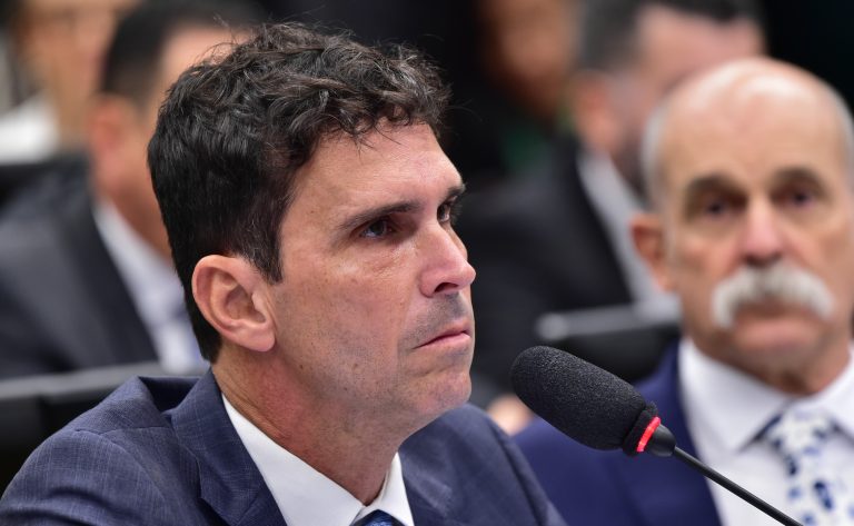 Apreciação de parecer a proposta de suspensão de mandato. Dep. Luiz Lima (PL - RJ)