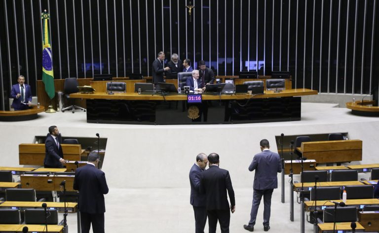 Discussão e Votação de Propostas Legislativas.