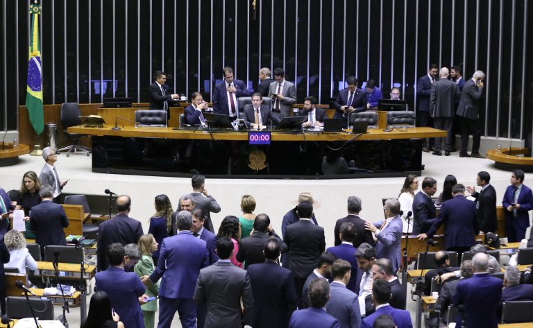Discussão e Votação de Propostas Legislativas.