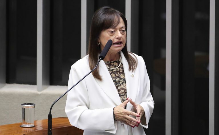 Homenagem ao Dia Internacional da Enfermagem. Dep. Alice Portugal (PCDOB-BA)