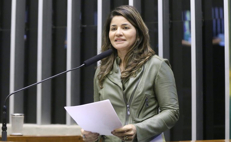 Homenagem ao Dia da Defensoria Pública. Defensora Pública Geral do Mato Grosso, Luziane Castro.