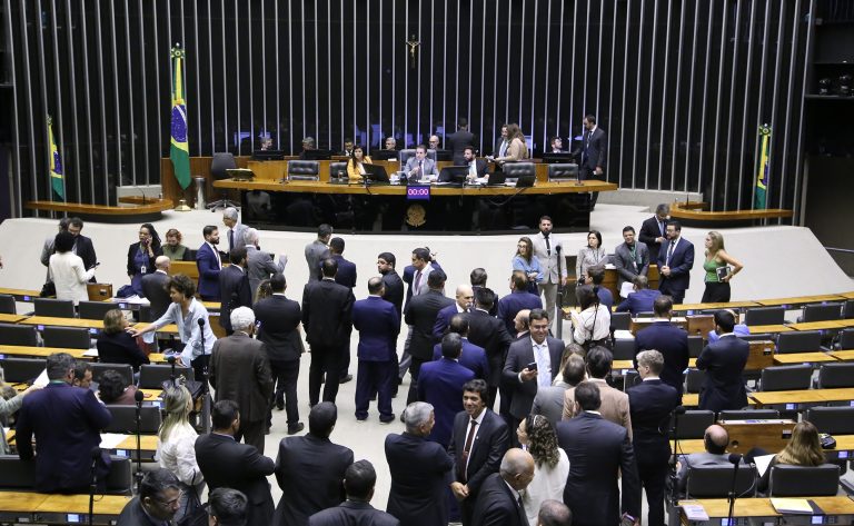 Discussão e Votação de Propostas Legislativas.