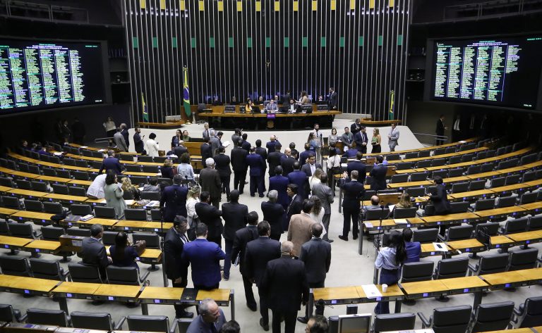 Discussão e Votação de Propostas Legislativas.