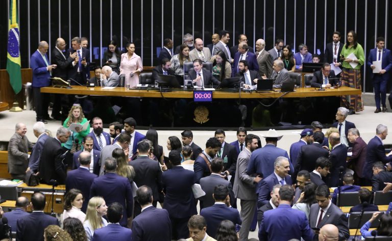 Discussão e Votação de Propostas Legislativas.