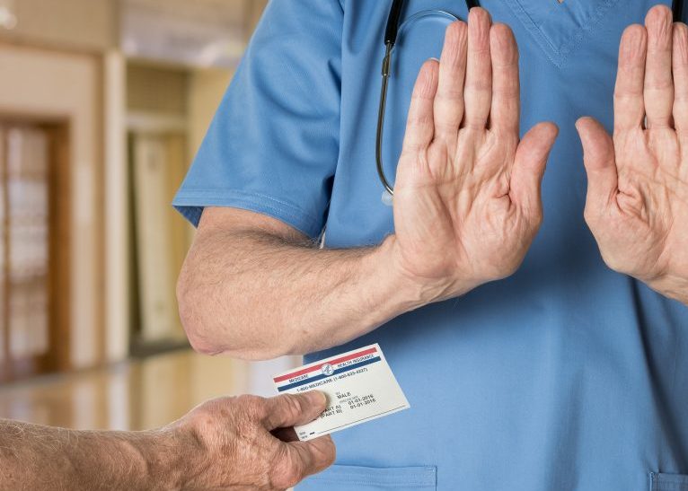 médico recusa carteira de plano de saúde