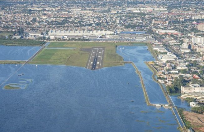 Aeroporto Salgado Filho, de Porto Alegre, inundado pelas chuvas