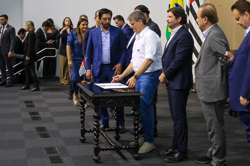 Assinatura de Autorizo para Liberação de Recursos para a Área da Saúde