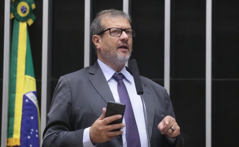 Deputado Alexandre Lindenmeyer (PT- RS) fala no Plenário da Câmara dos Deputados