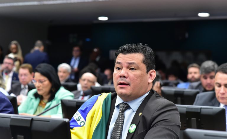 Apreciação de parecer a proposta de suspensão de mandato. Dep. Gilvan da Federal (PL - ES)