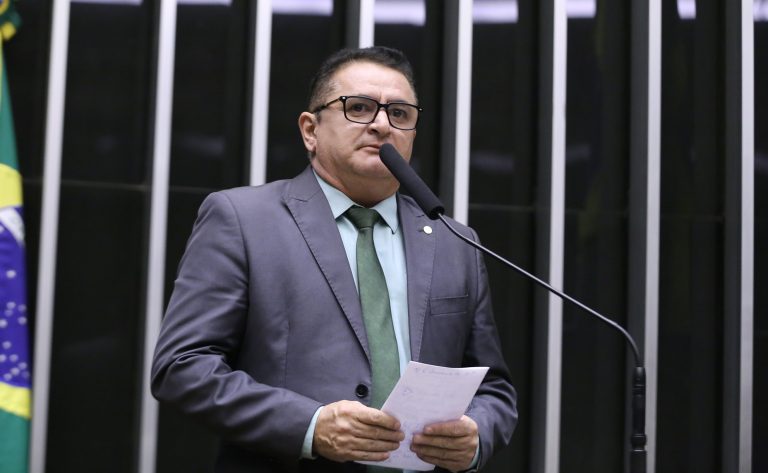 Deputado Prof. Reginaldo Veras (PV-DF) fala no Plenário da Câmara dos Deputados