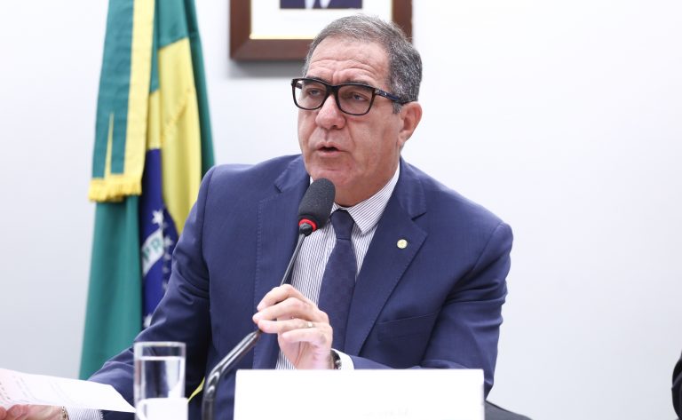Deputado Luiz Gastão em audiência pública