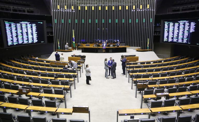 Discussão e Votação de Propostas Legislativas.