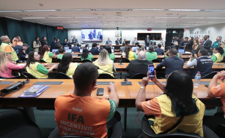 Agentes de saúde acompanham instalação da comissão especial