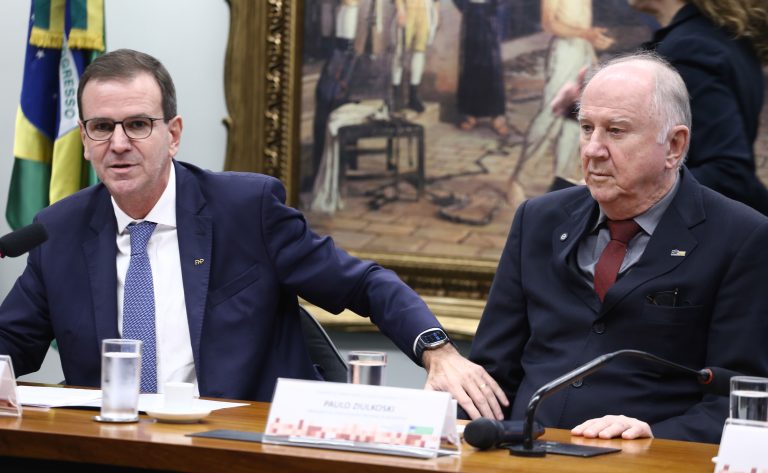 Audiência Pública - Debate sobre a Proposta de Emenda à Constituição nº 18/2025 (PEC da Segurança Pública). Presidente da Frente Nacional de Prefeitas e Prefeitos, Eduardo Paes e Dep. Paulo Azi (UNIÃO - BA)