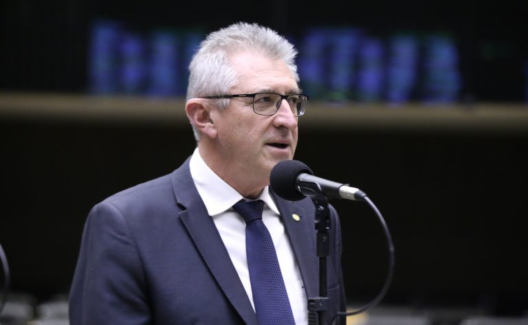 Deputado Heitor Schuch (PSB-RS) fala no Plenário da Câmara dos Deputados