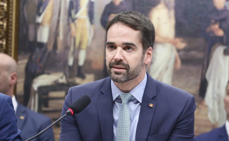 Eduardo Leite participa de audiência na CCJ