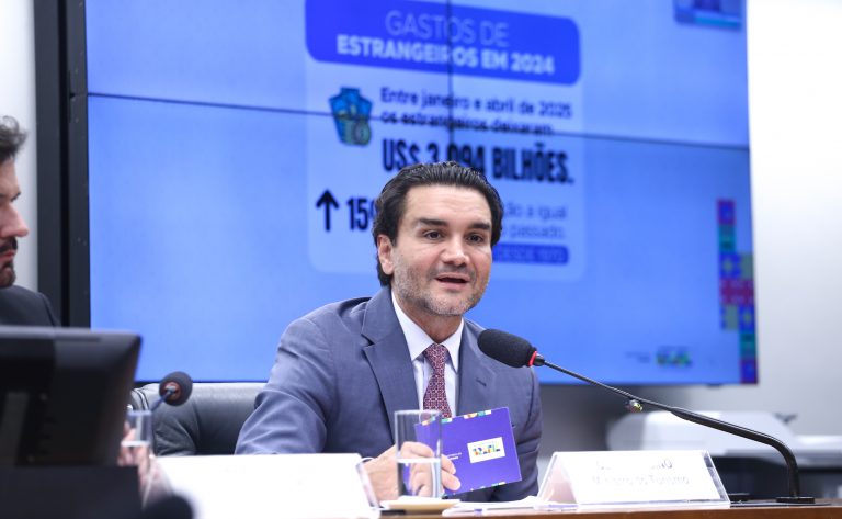 Audiência Pública - Planos e Programas do Ministério do Turismo para 2025. Ministro do Turismo, Celso Sabino.