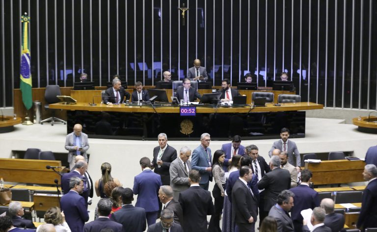 Discussão e Votação de Propostas Legislativas.