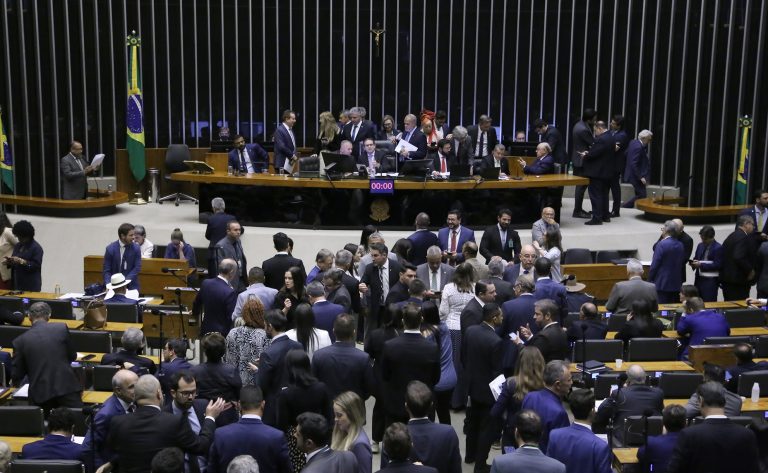 Discussão e Votação de Propostas Legislativas.