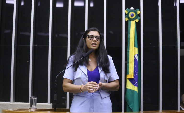 Entrega do prêmio. Dep. Delegada Ione (AVANTE - MG)