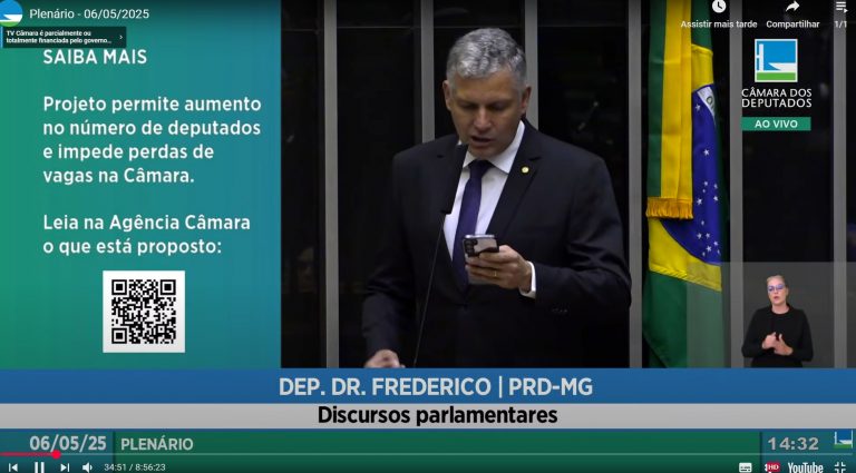 deputado discufrsa na tribuna