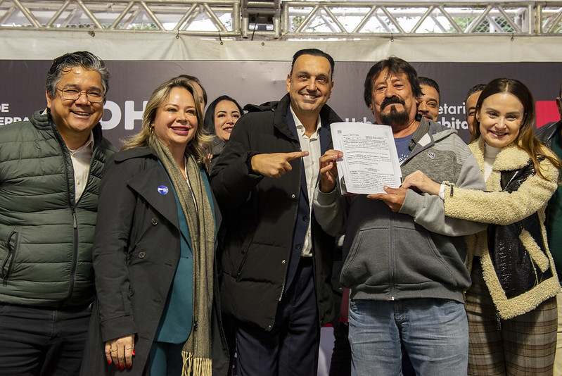 Entrega de 496 títulos de Regularização Fundiária Urbana