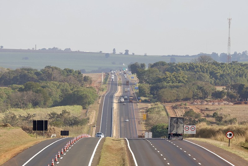 Entrega da Duplicação da SP-255, extensão de 29 Km com implantação de 2 novos dispositivos de retorno