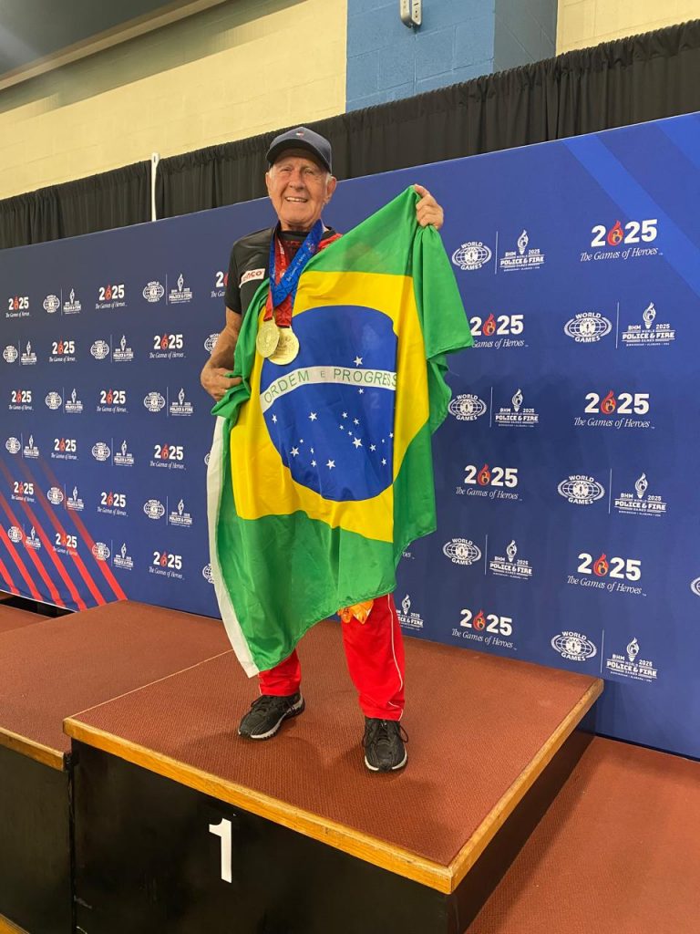 Aos 87 anos, bombeiro aposentado leva 5 ouros nos 'Jogos Olímpicos' das polícias