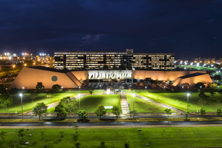 Brasília - monumentos e prédios públicos - Superior Tribunal de Justiça STJ vitrais artista Marianne Peretti