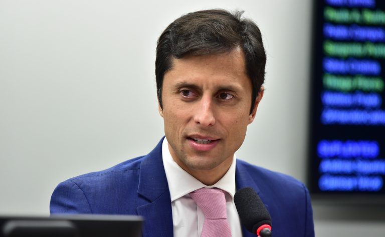 Deputado Duarte Jr. participa de reunião de comissão