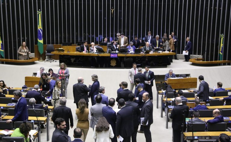 Sessão do Plenário da Câmara para discussão e votação de propostas