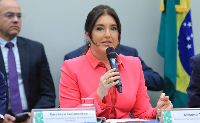 Simone Tebet na comissão de orçamento